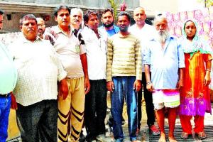 बेटे के जिंदा होने की खबर देने पहुंचे सेवादार