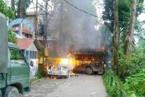 गोरखालैंड समस्या में ममता को धैर्य से काम लेना होगा