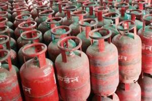 सब्सिडी छोड़ने वालों को गैस सिलेंडर 79 रुपए सस्ता