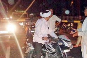 हादसे के बाद भी लोग रेलवे फाटक करते रहे क्रास