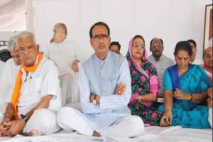 किसान आंदोलन: शिवराज ने तोड़ा उपवास
