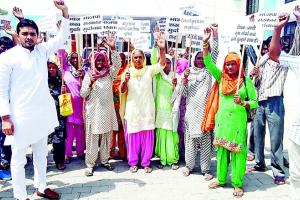महिला मनरेगा मजदूरों ने किया प्रदर्शन