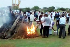 सरकार ने जबरदस्ती करवाया गैंगस्टर आनंदपाल का अंतिम संस्कार