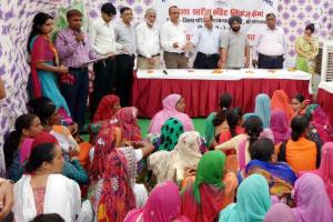 ‘सरकारी योजनाओं का महिलाएं उठाएं लाभ’