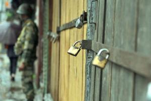 दार्जिलिंग बंद और हिंसा में 800cr का नुकसान