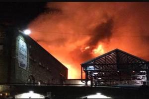 लंदन: पॉश केमडेन लॉक मार्केट में भीषण आग