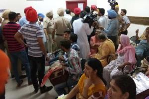मंत्री के दौरे ने बिगाड़ा कैंसर मरीजों का स्वास्थ्य