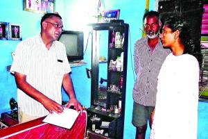 युवती को बंधक बनाकर नकदी व जेवरात लूटे