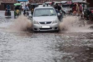 मणिपुर में बाढ़ व भूस्खलन से जनजीवन प्रभावित
