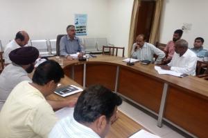 गांव बिना विद्युत सुविधा के न रहें : कलक्टर