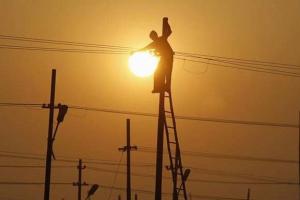 गर्मी में बिजली खेले आंख-मिचौली, शहर निवासी परेशान