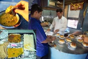 इंसानों के खाने लायक नहीं ट्रेन का खाना