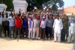 चमक बिखेरने वाली स्पिनिंग मिल में लॉक आऊट