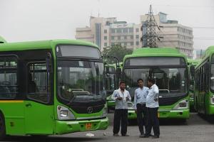 शिवाजी स्टेडियम बस टर्मिनल में गोलीबारी, चार गिरफ्तार