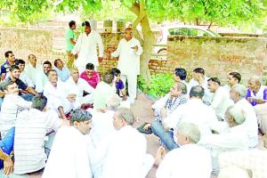 जनस्वास्थ्य विभाग कर्मचारियों ने किया रोष प्रदर्शन