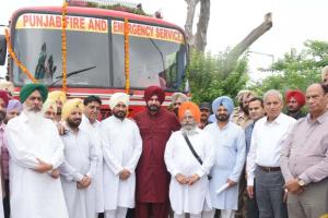 आठ नई फायर ब्रिगेड गाड़ियों को हरी झंडी