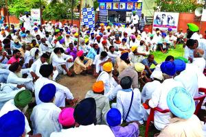 डीसी कार्यालय के समक्ष किसानों का प्रदर्शन