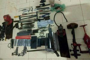 अवैध हथियार बनाते दो काबू