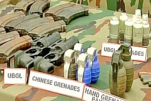 कश्मीर में 3 आतंकी ढेर, मुठभेड़ जारी
