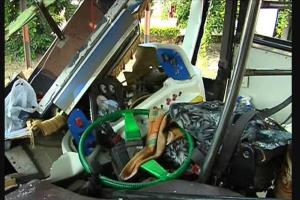 भयानक हादसा : रेत से भरे डंपर और प्राइवेट बस में टक्कर