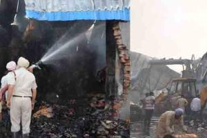 गत्ता फैक्ट्री में लगी भयानक आग, करोड़ों का नुकसान