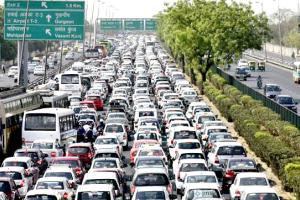 सड़क पर अराजकता के जिम्मेवार कौन?