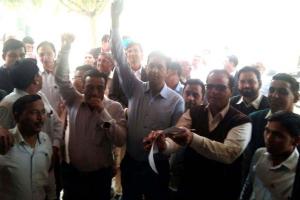 जिले भर के वकीलों ने रखा वर्क सस्पेंड