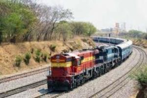 छुट्टी का बना रहे हैं शेड्यूल तो ट्रेन जाओ भूल