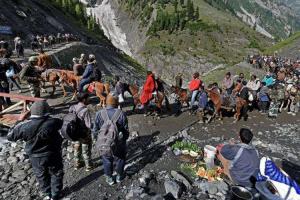 खराब मौसम के चलते अमरनाथ यात्रा पर रोक
