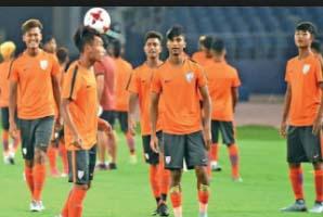 पोलैंड पर 3-0 की जीत से कोलंबिया की उम्मीदें कायम