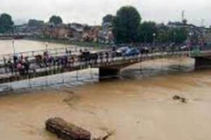 कश्मीर में बाढ़ अलर्ट, स्कूलें बंद