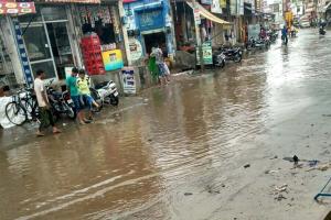 बारिश की झमाझम, सड़कों पर भरा पानी