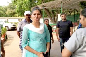 राहुल और सोनिया से मिलने दस जनपथ पहुंची डांसर सपना