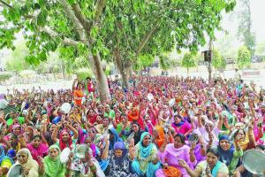 मुख्य मंत्री के शहर में निकाला विशाल रोष मार्च