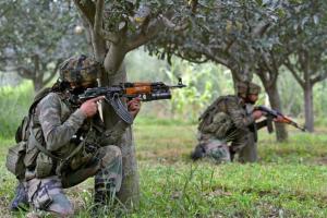 कश्मीर में सेना के कैंप पर हमला नाकाम, सर्च ऑपरेशन जारी