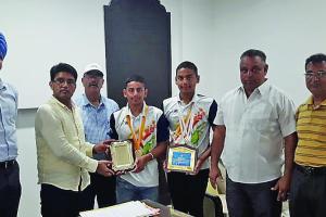 6 गोल्ड व 4 सिल्वर मैडल जीतने वाले खिलाड़ियों को डीसी ने किया सनमानित