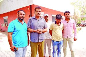 घूस लेते रंगे हाथ धरे गए मार्केेट कमेटी के दो कर्मचारी