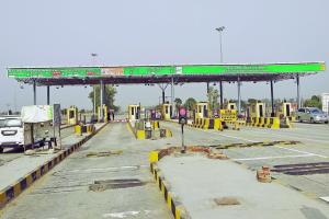टोल प्लाजा में सुविधाओं की दरकार