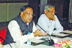 नई पॉलिसी बनाने के लिए उद्योग मंत्री ने संबंधित कंपनियों के प्रतिनिधियों से मांगे सुझाव