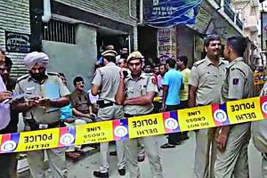 दिल्ली में एक ही घर में मिले 11 शव,