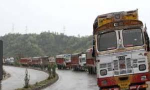 लद्दाख को कश्मीर से जोड़ने वाले राजमार्ग पर यातायात शुुरू