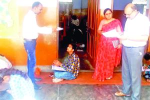 पूरक परीक्षाओं में बाड़ ही खा रही थी खेत, नकल करवाते मिले शिक्षक