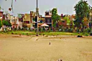 स्वस्थ नहीं, बीमार कर रहा पार्क का वातावरण