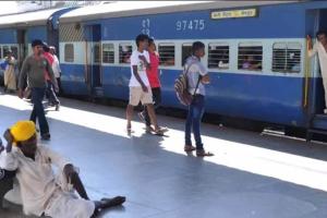 अब रेलवे स्टेशन पर ट्रेन का इंतजार करने के लिए चुकानी होगी कीमत