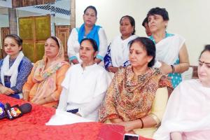 ट्रिपल तलाक के विरोध में महिला कांग्रेस