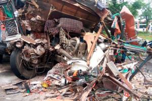 डंपर-ट्रक की भिड़ंत, दोनों ड्राइवरों की मौत