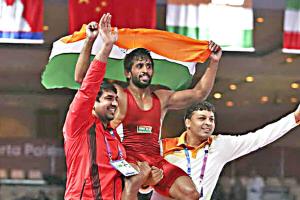 एशियाड: पहलवान बजरंग पुनिया ने दिलाया पहला गोल्ड, कहा- ये मेडल स्वर्गीय अटलजी को समर्पित