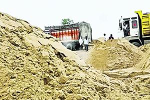 अत्यधिक बालू खनन से गिरता भूजलस्तर