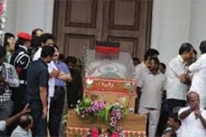 करुणानिधि की अंतिम यात्रा राजाजी हॉल से शुरू