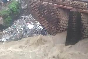 नाले के तेज बहाव में बहे पति-पत्नी